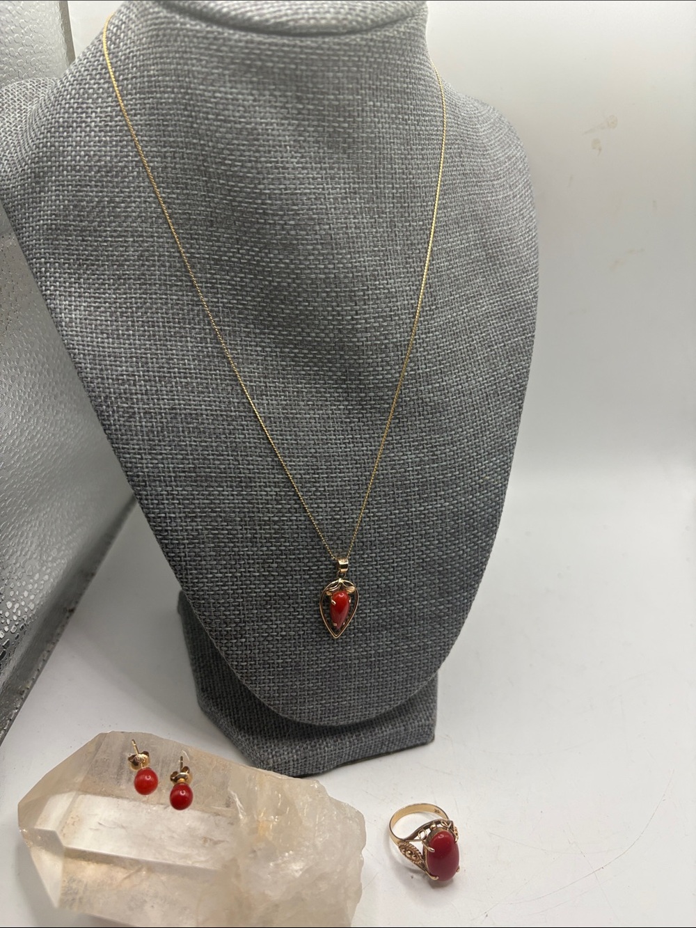 Vintage Set 10 kt Chain with Pendant Earrings and Ring